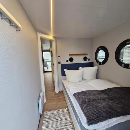 Hotel en barco Hausboot Fjord Del Sol Solarboot Mit Biosauna In